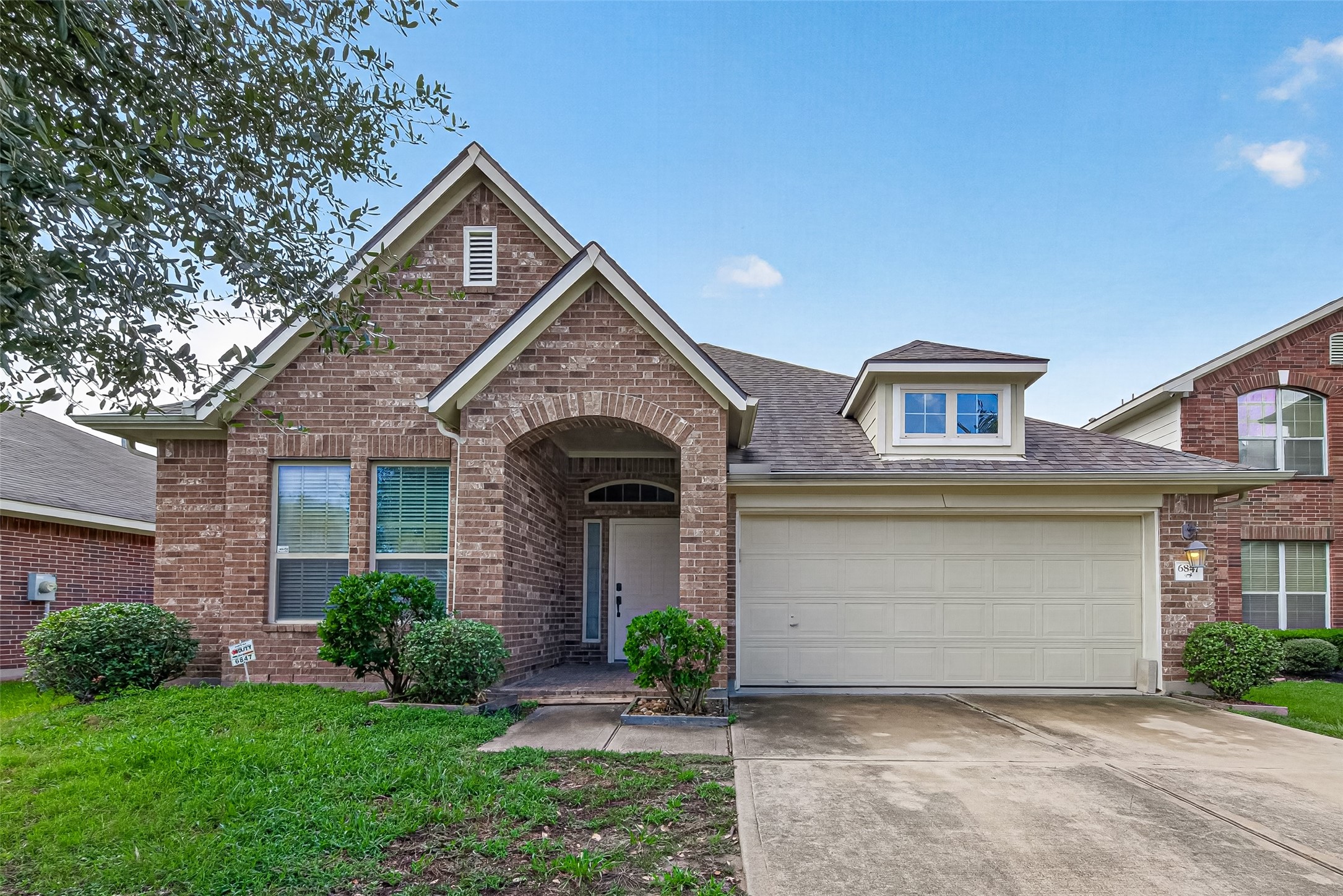 6847 Tammany Manor Lane Property Photo 1
