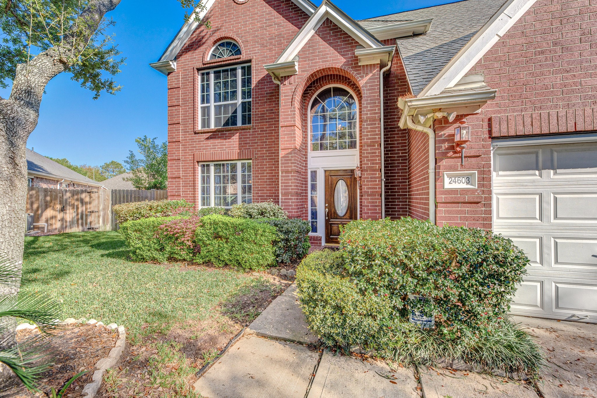 24603 Queensfield Court Property Photo 4