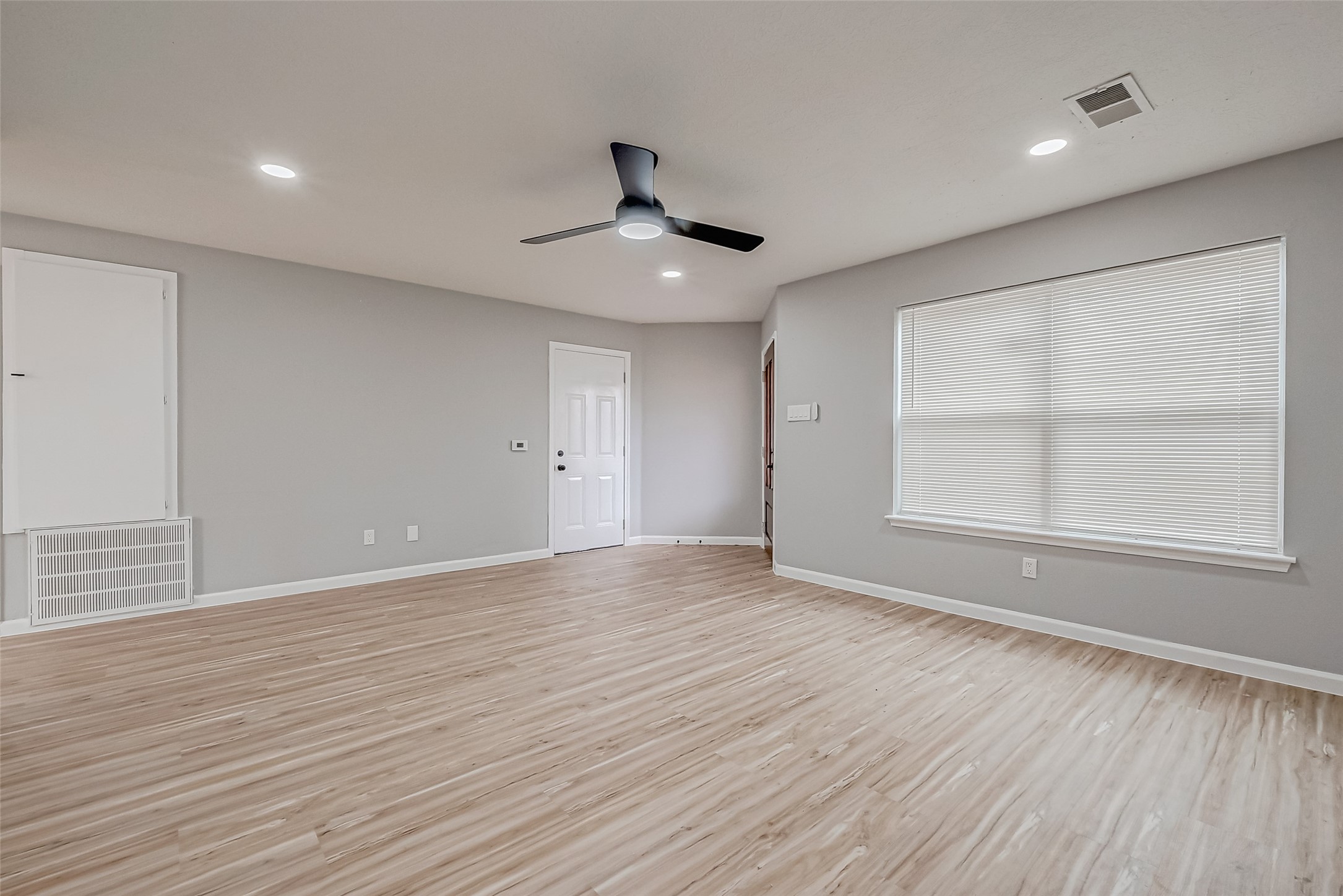 7725 Ellis Drive Property Photo 8
