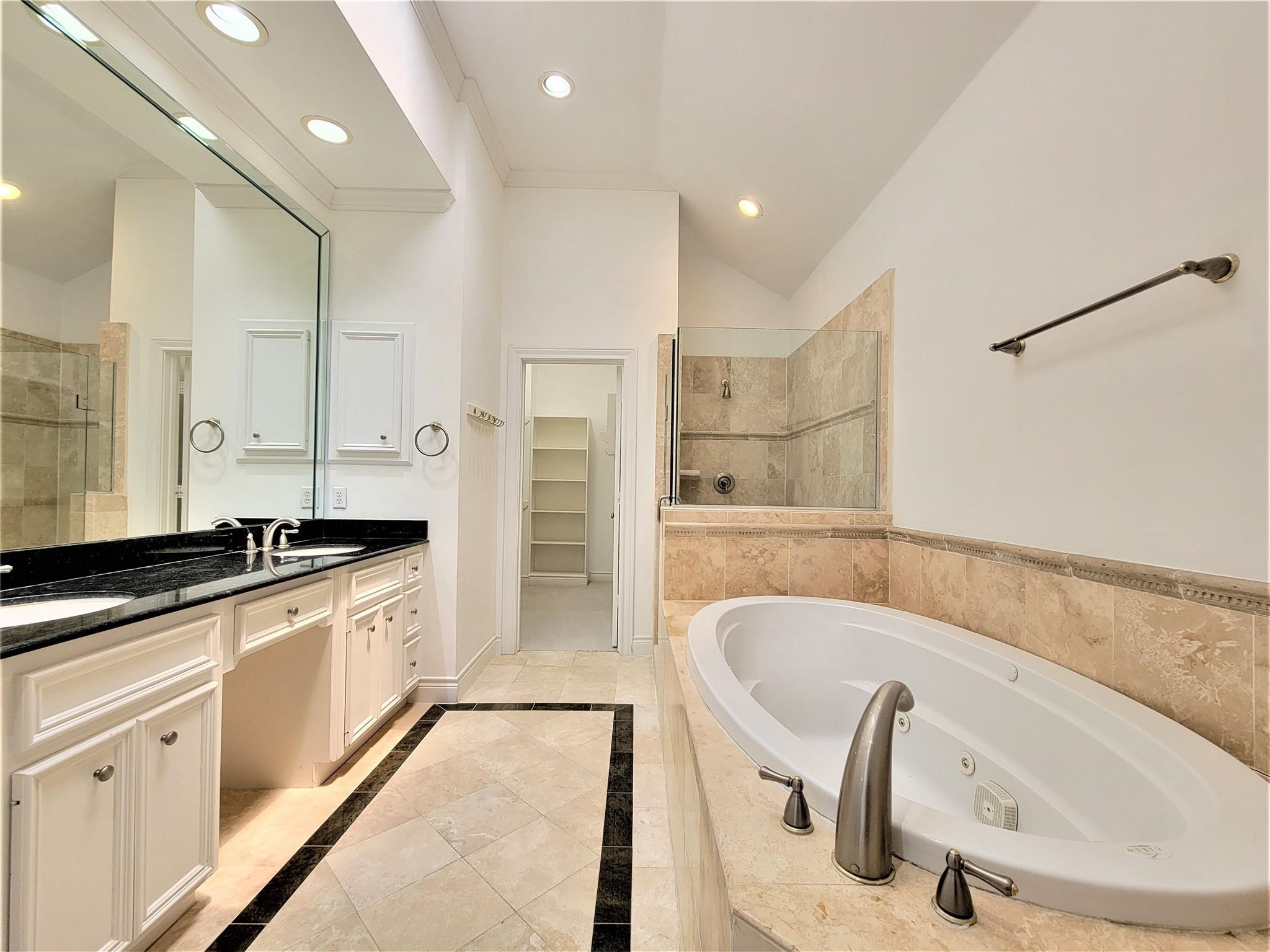 2508 South Boulevard Property Photo 10