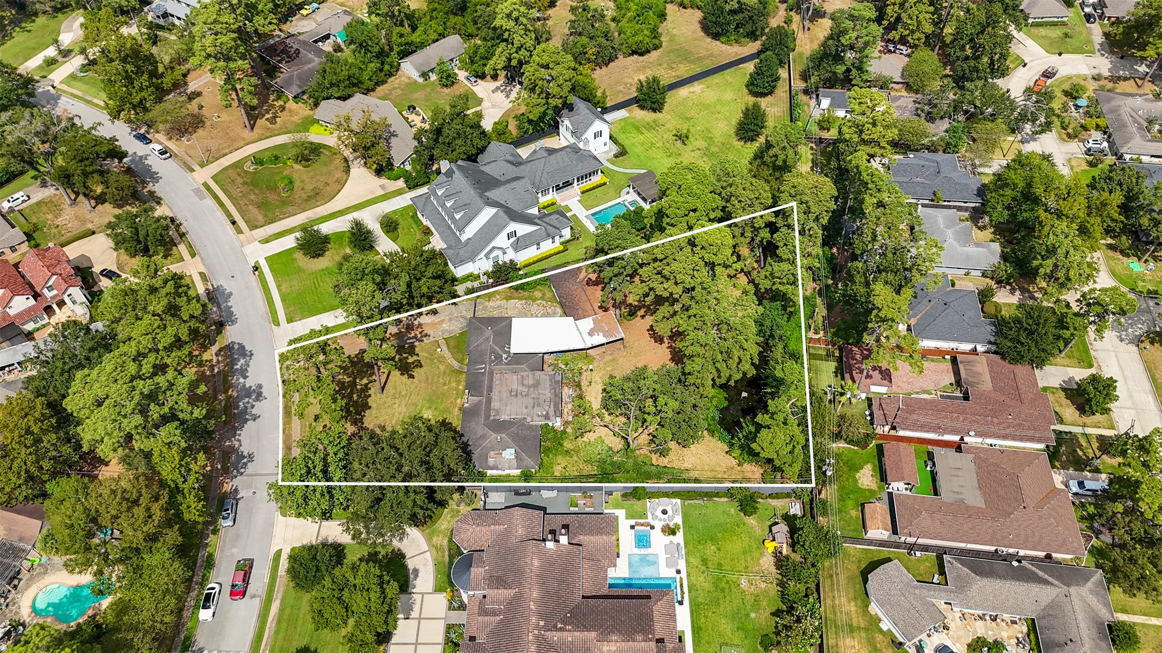 1310 Sue Barnett Drive Property Photo 2