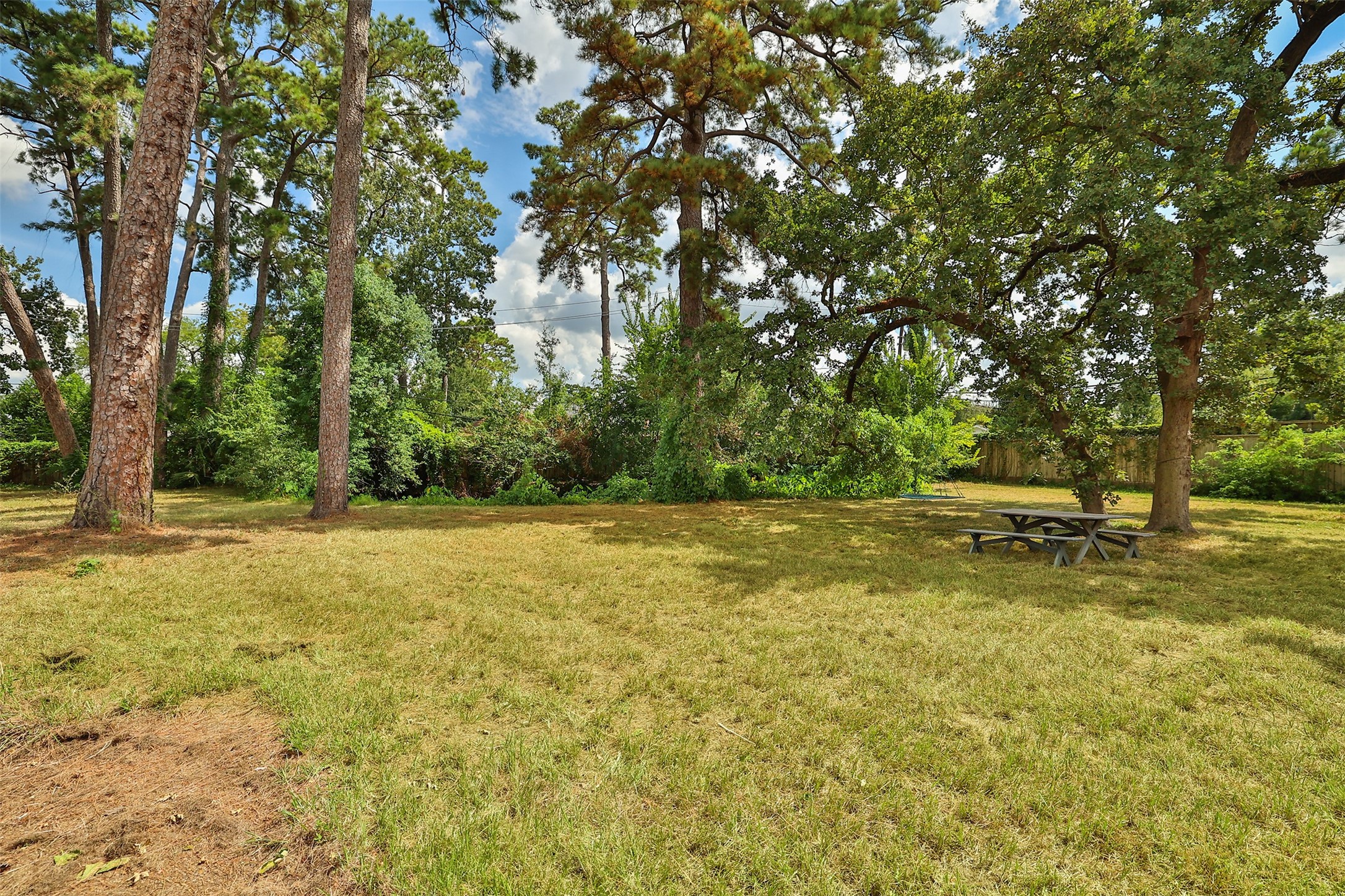 1310 Sue Barnett Drive Property Photo 6
