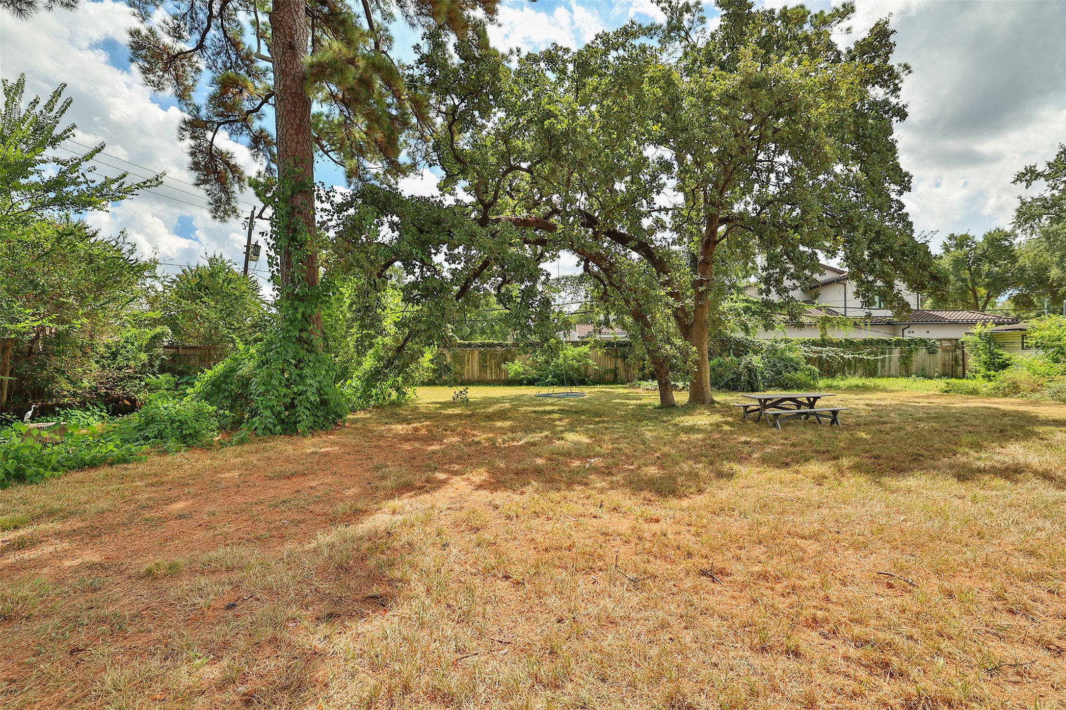 1310 Sue Barnett Drive Property Photo 13