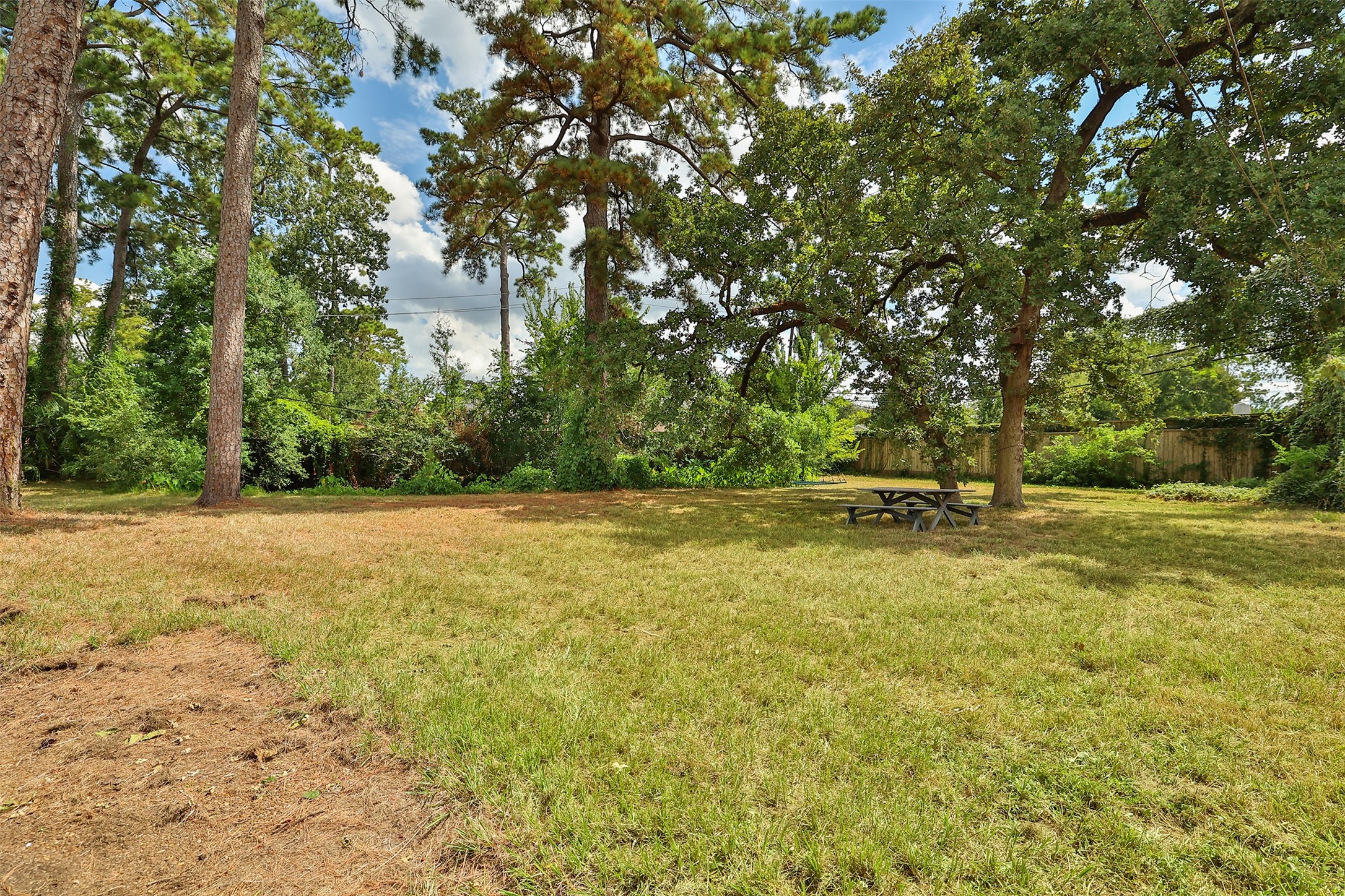 1310 Sue Barnett Drive Property Photo 14