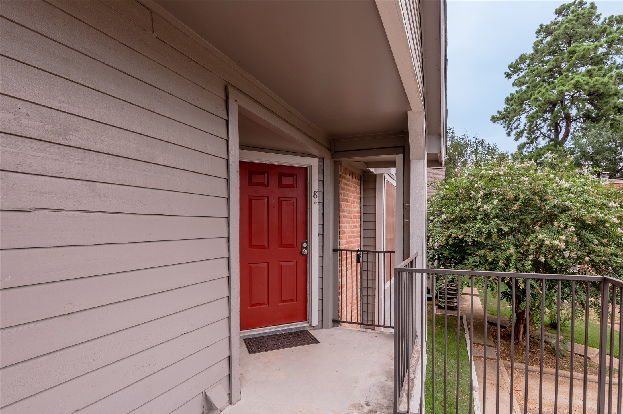 2402 Sycamore Avenue D8 Property Photo 3