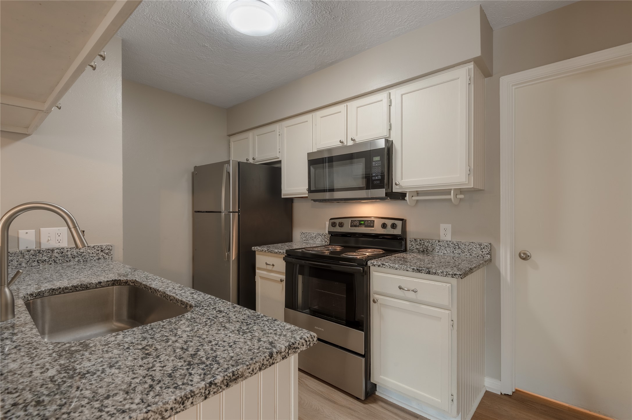 2402 Sycamore Avenue D8 Property Photo 11