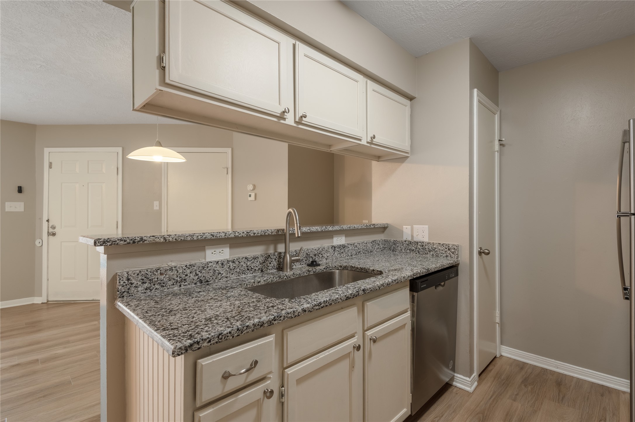 2402 Sycamore Avenue D8 Property Photo 12