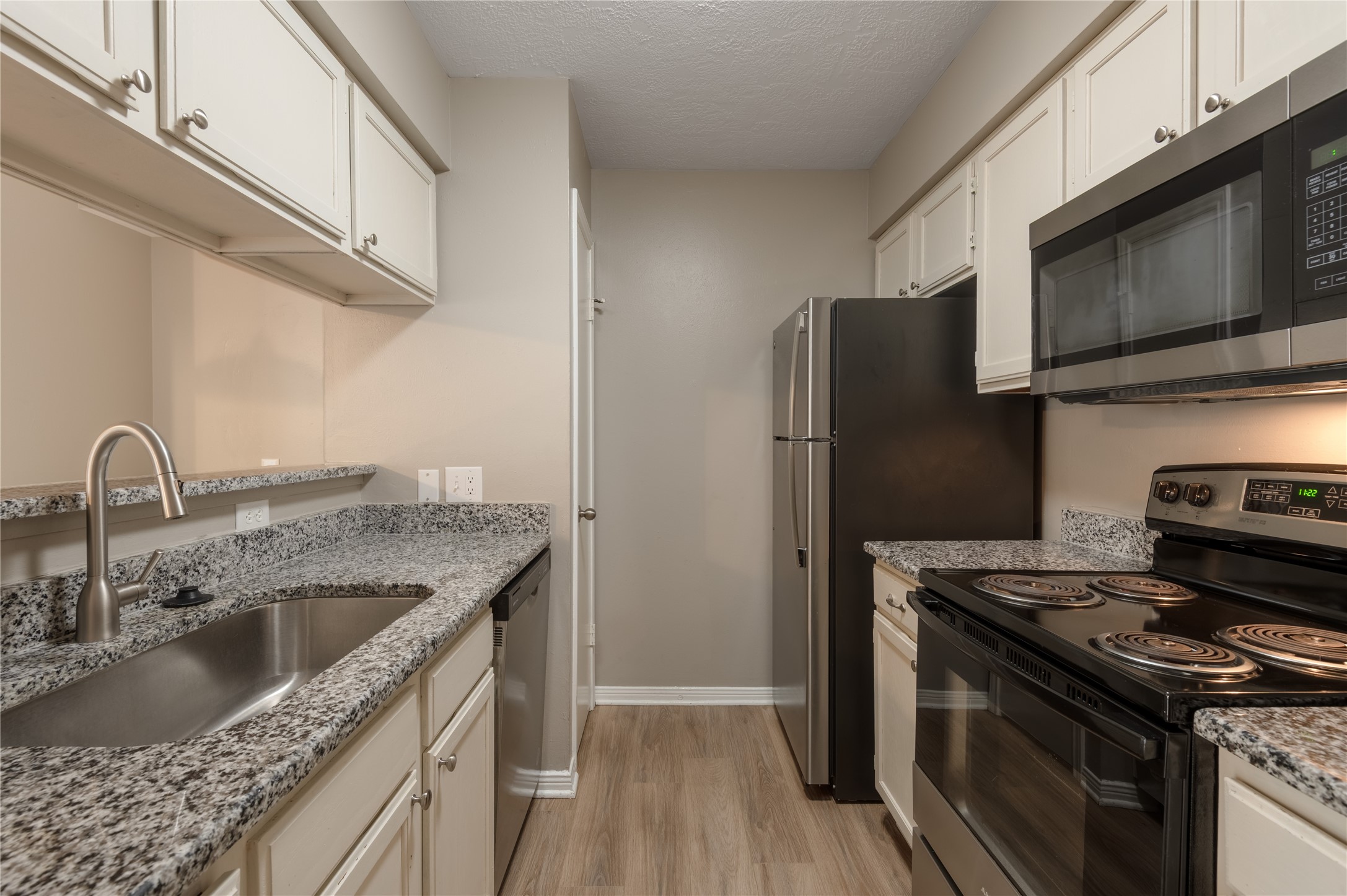 2402 Sycamore Avenue D8 Property Photo 13