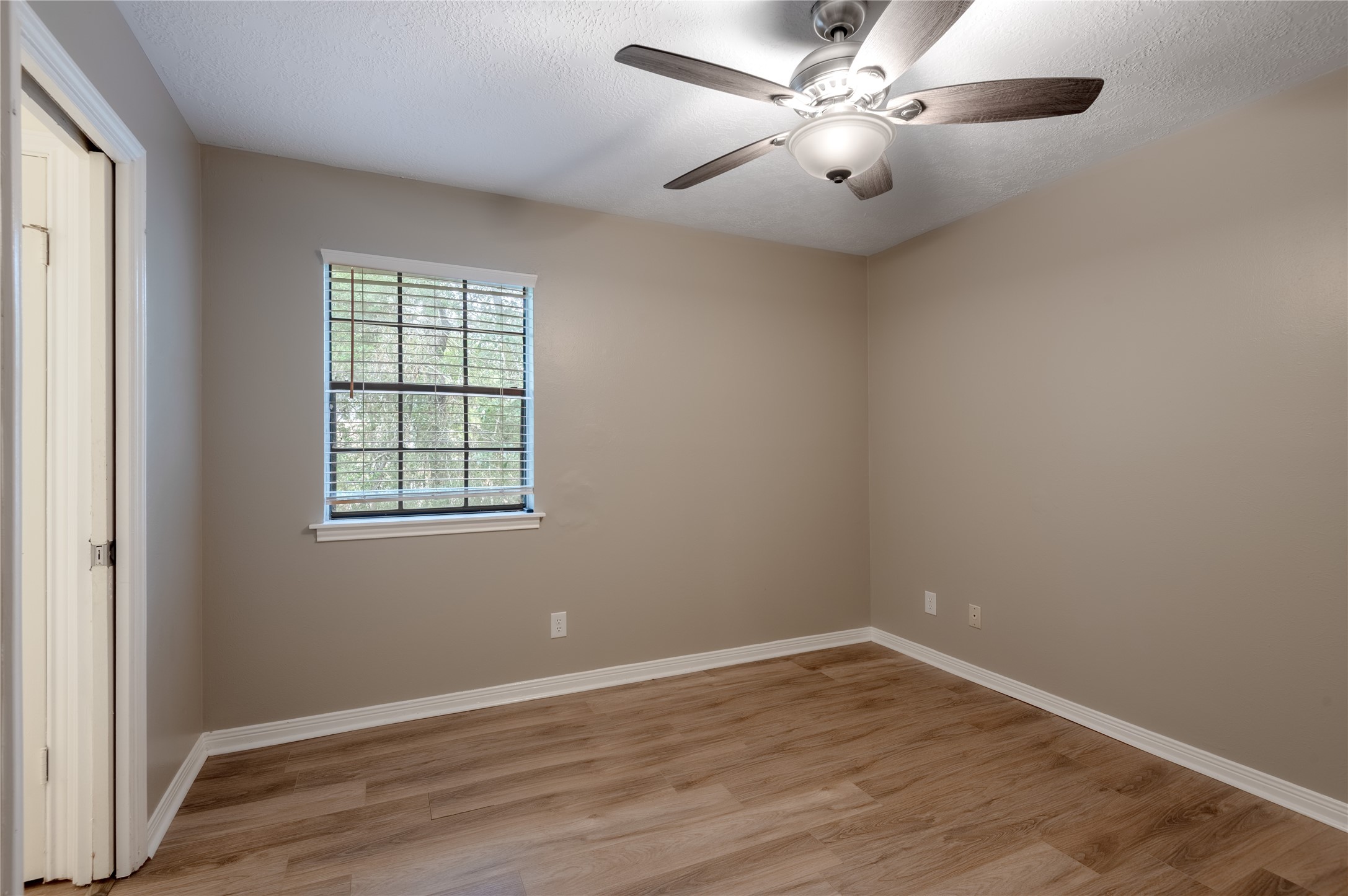 2402 Sycamore Avenue D8 Property Photo 16