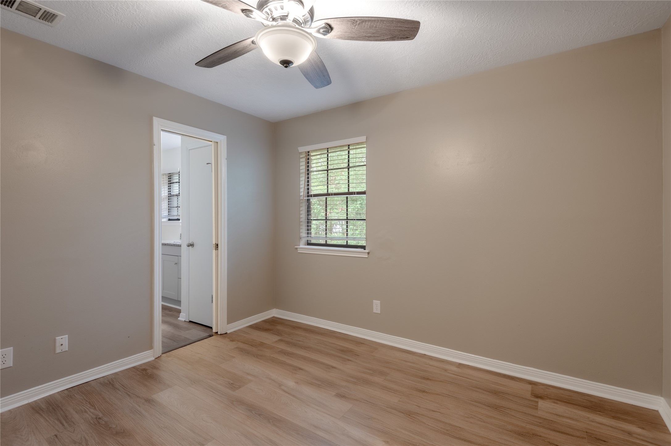2402 Sycamore Avenue D8 Property Photo 17