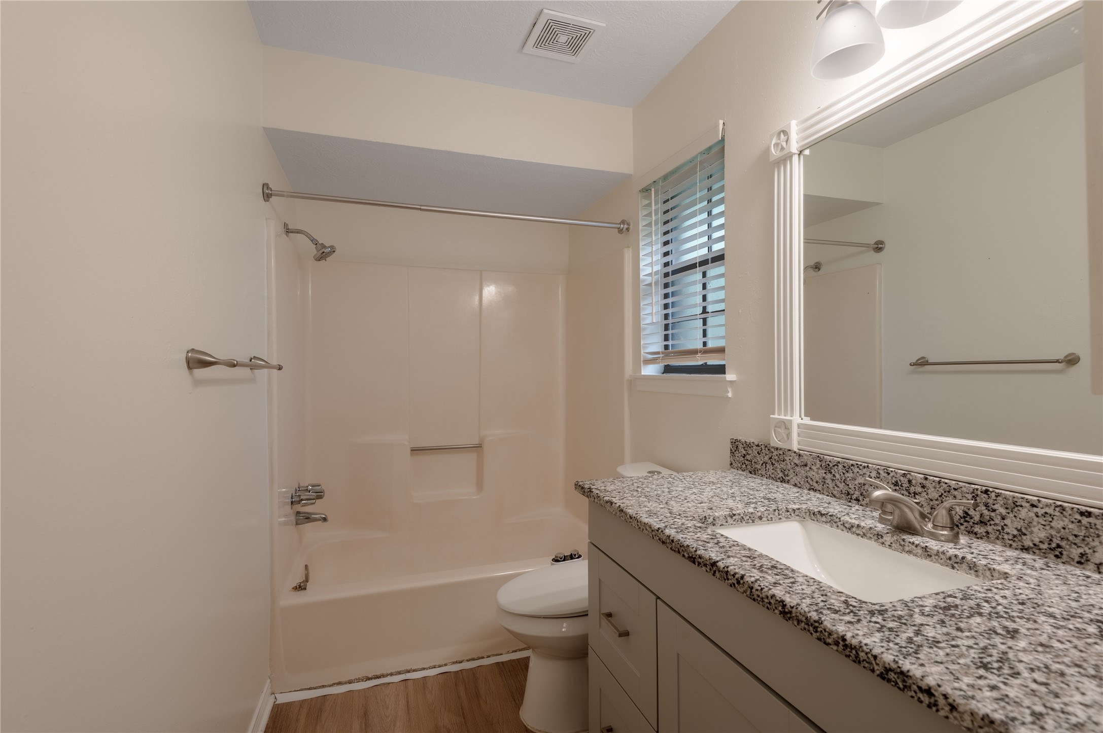 2402 Sycamore Avenue D8 Property Photo 19