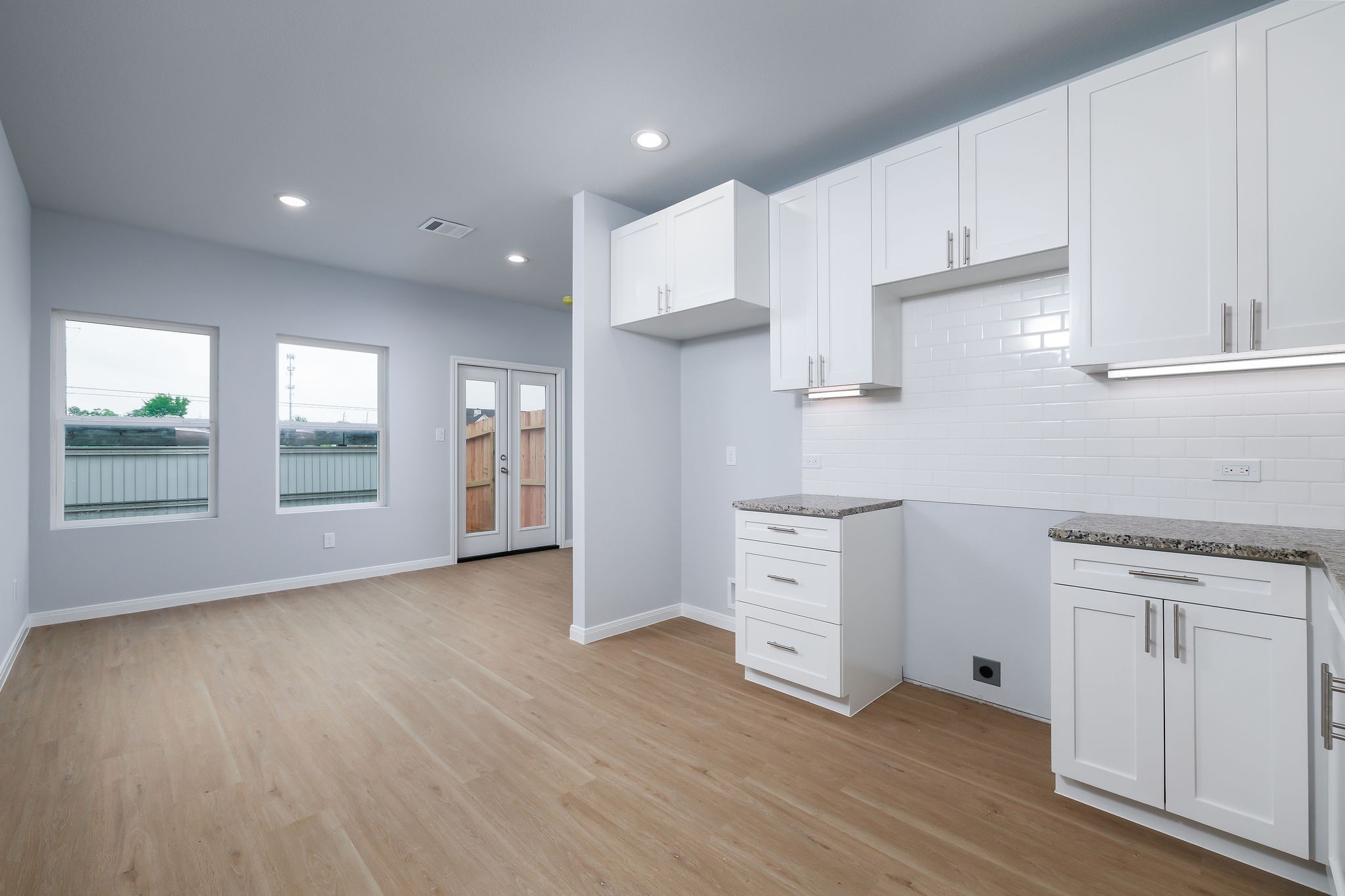 18834 Elegance Avenue Property Photo 4