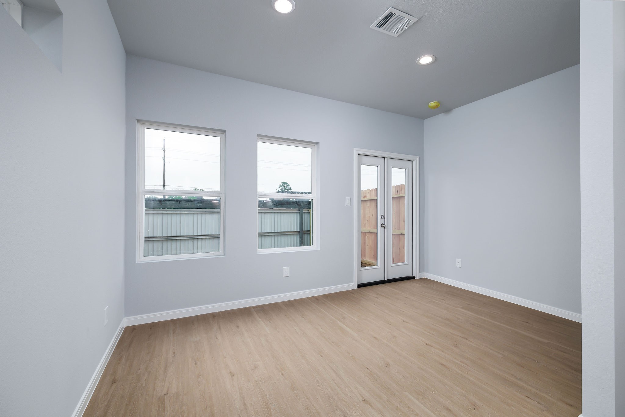 18834 Elegance Avenue Property Photo 8