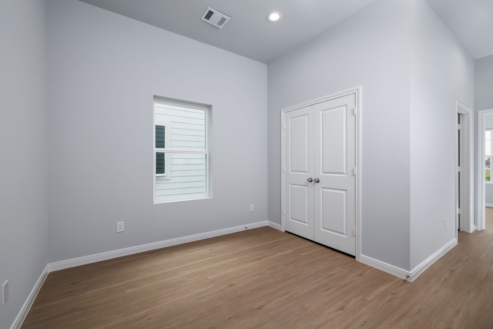 18834 Elegance Avenue Property Photo 10