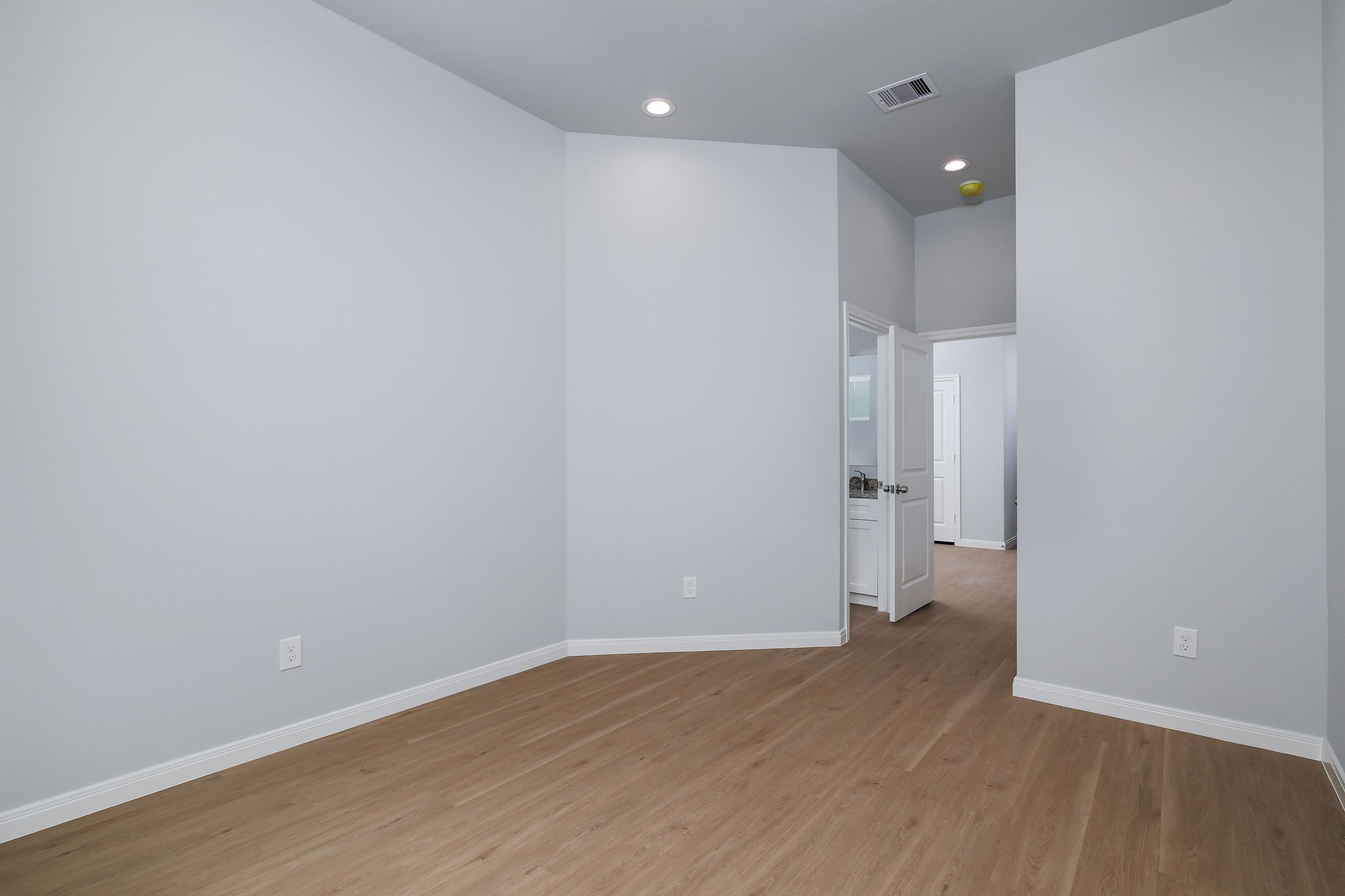 18834 Elegance Avenue Property Photo 13