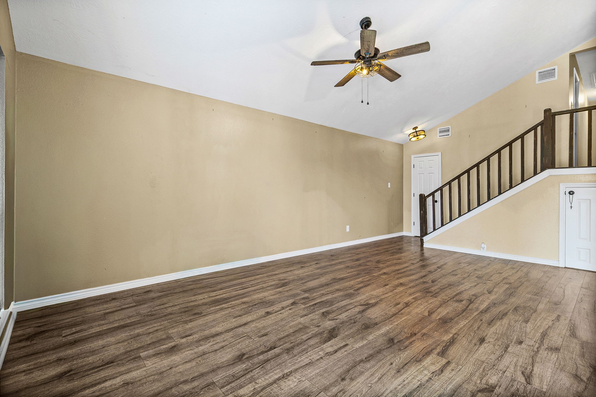 419 W Lake Shore Dr Property Photo 12