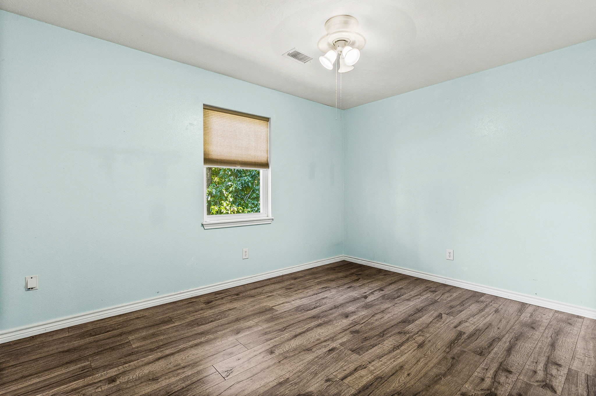 419 W Lake Shore Dr Property Photo 27