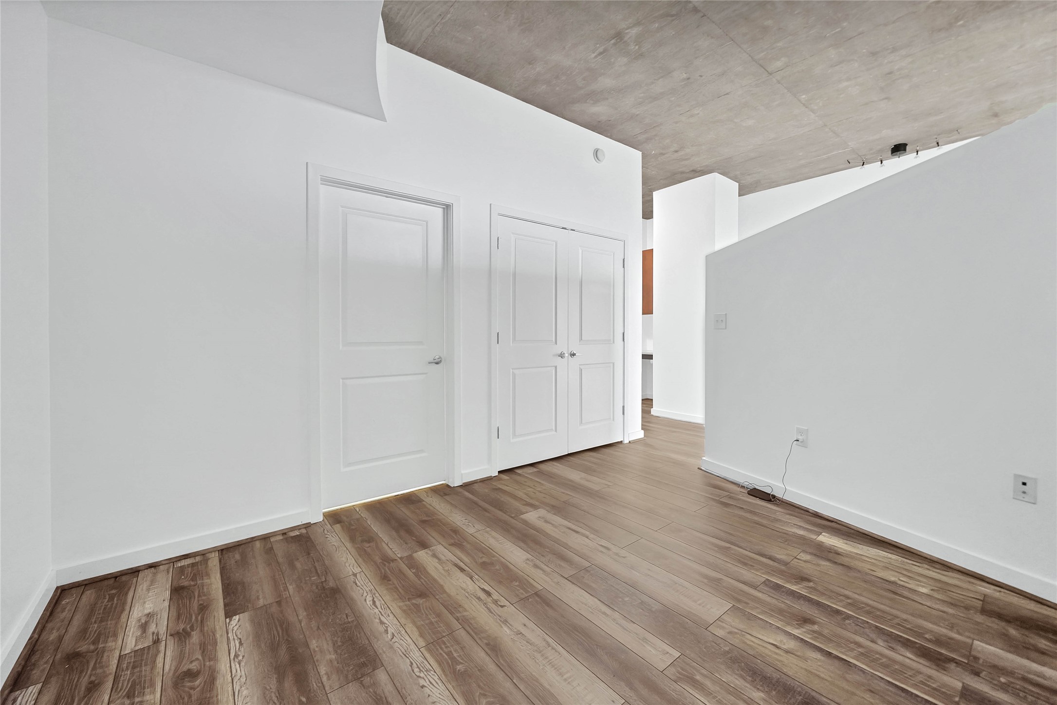 5925 Almeda Road 10713 Property Photo 8