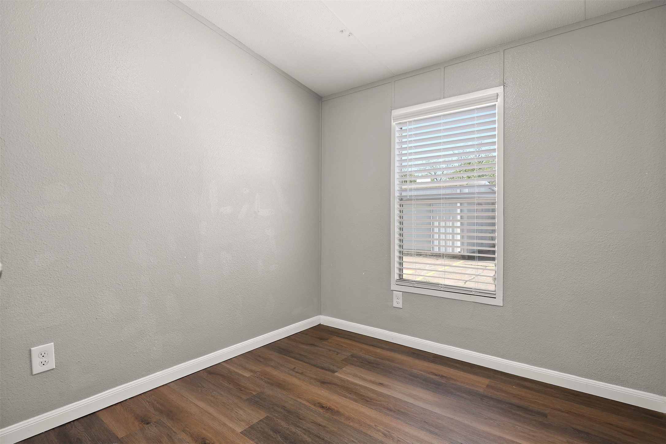 2222 N Austin Avenue 32 Property Photo 14