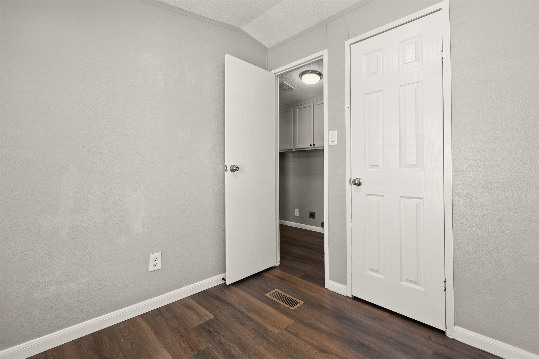 2222 N Austin Avenue 32 Property Photo 15