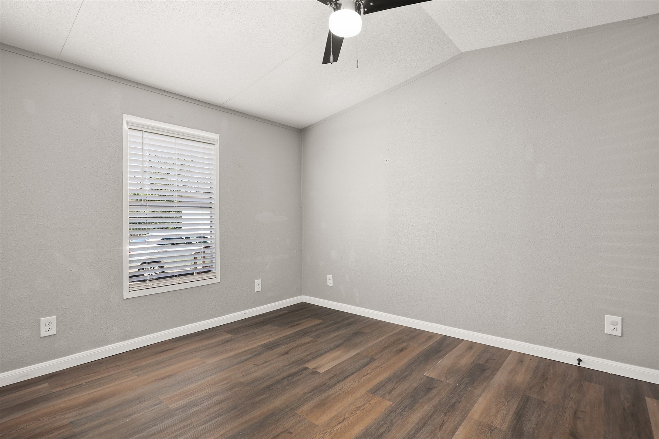 2222 N Austin Avenue 32 Property Photo 18