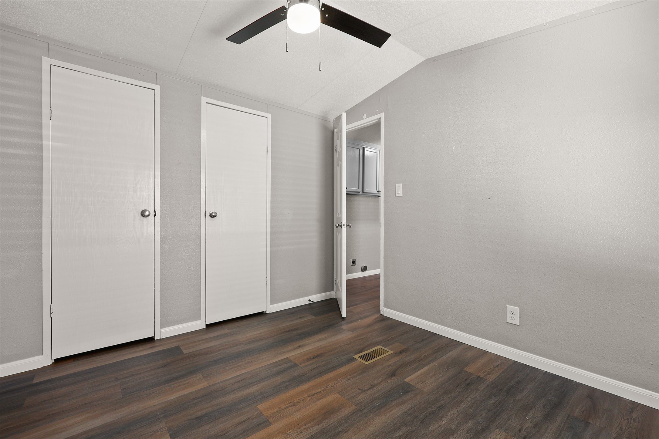 2222 N Austin Avenue 32 Property Photo 19