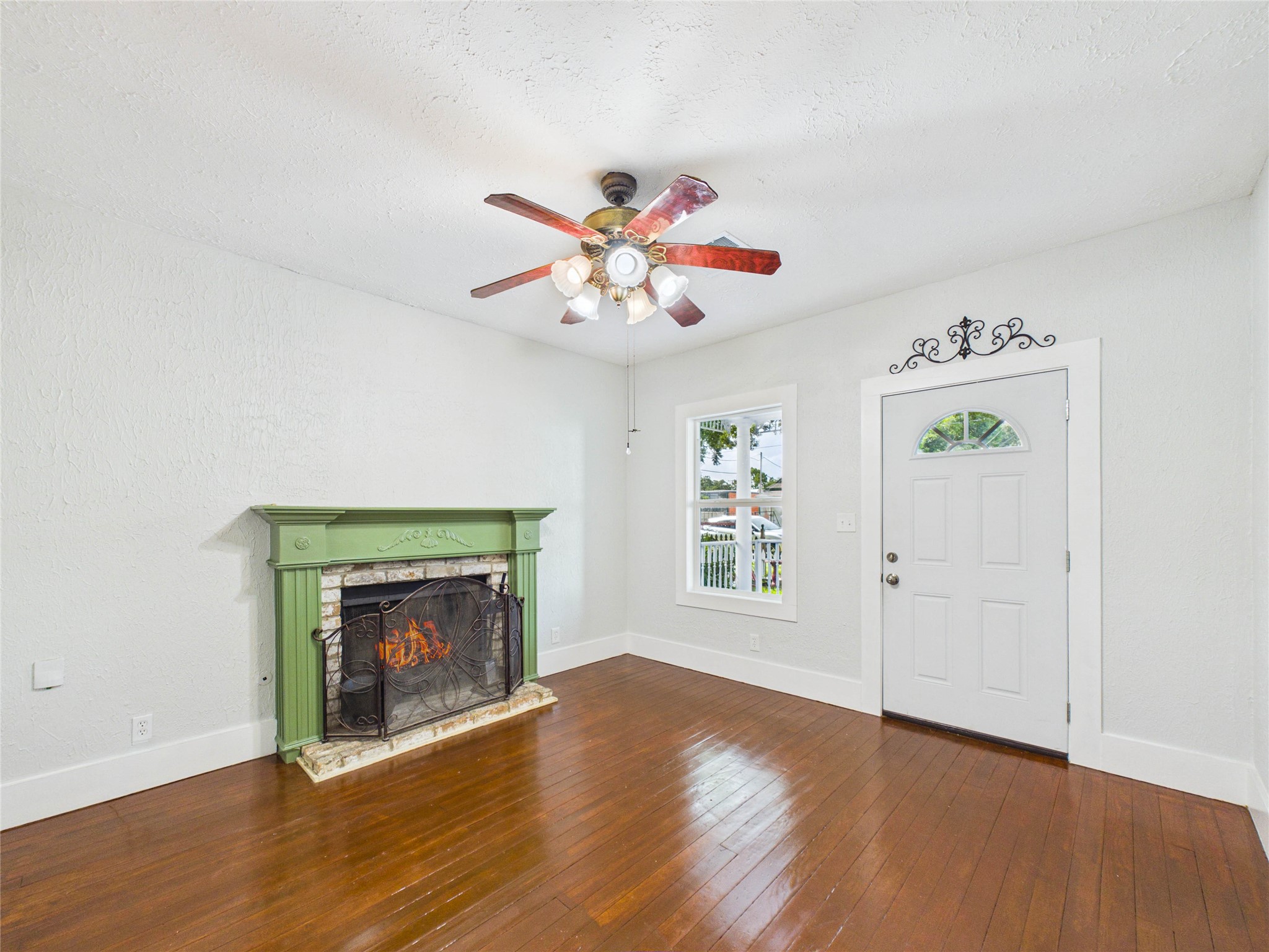 314 W Sidnor Street Property Photo 4