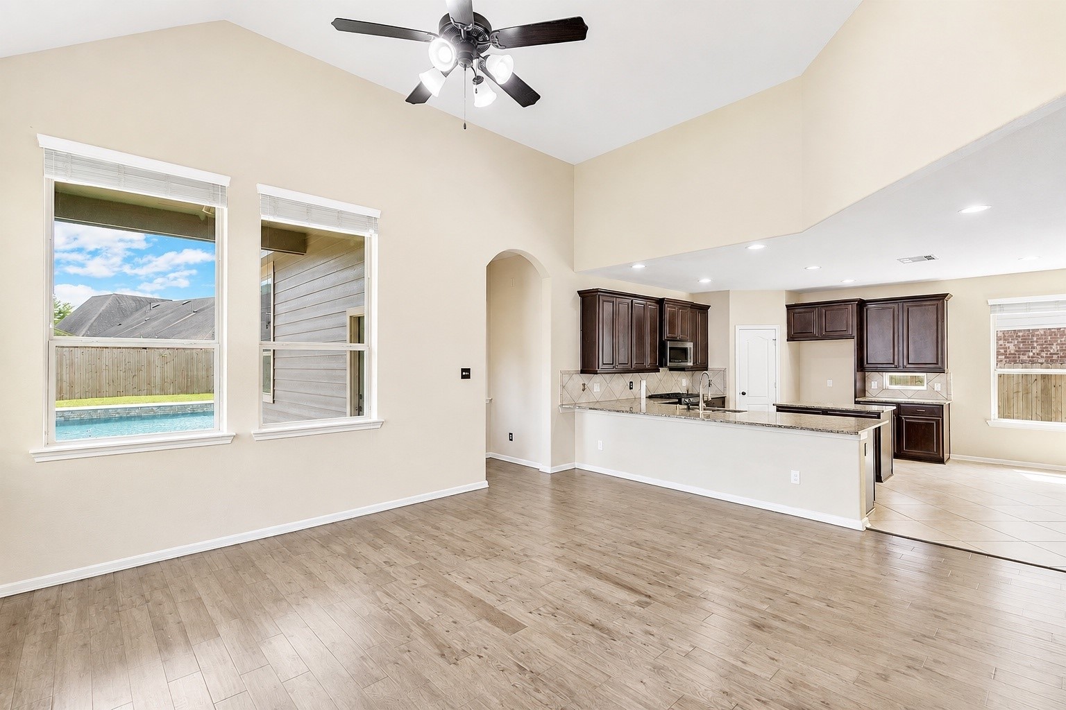 17206 Upper Ridge Lane Property Photo 9