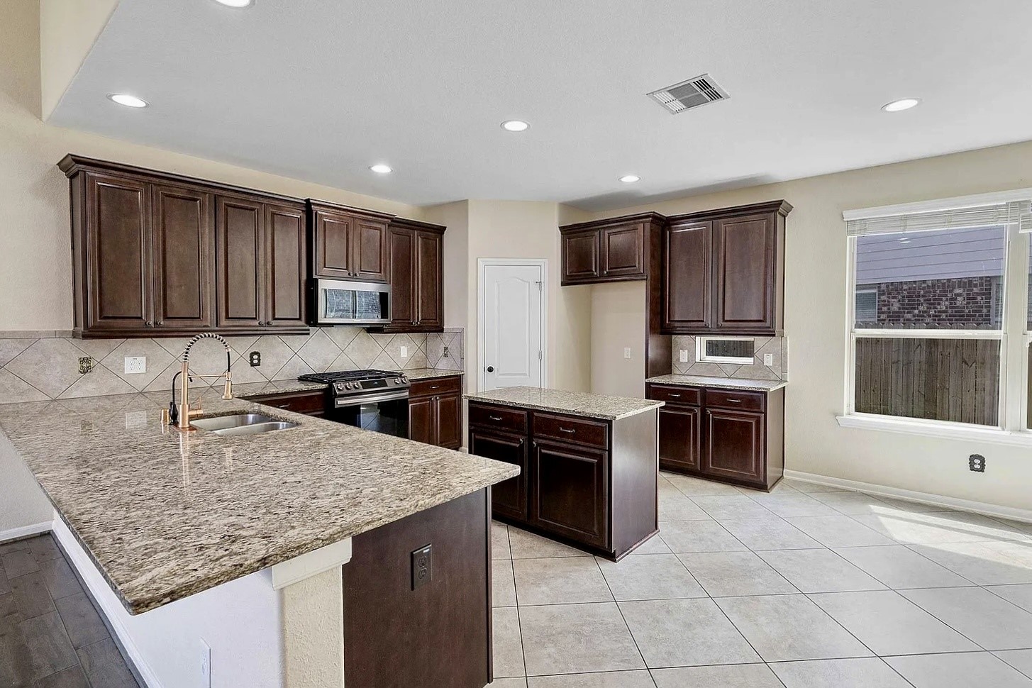 17206 Upper Ridge Lane Property Photo 12