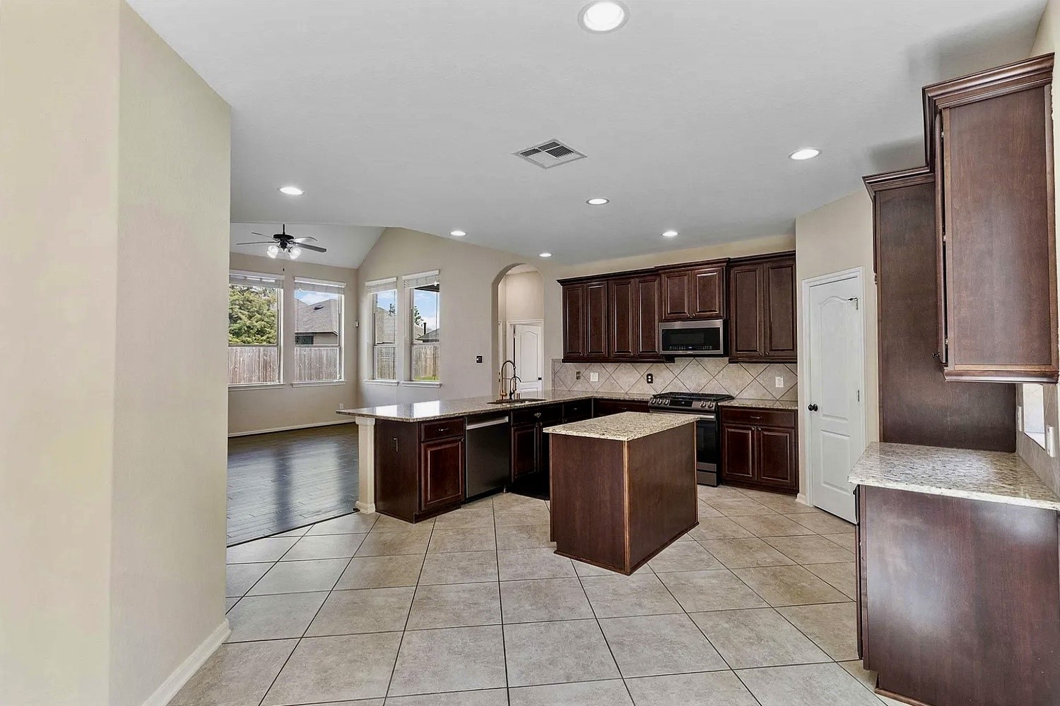 17206 Upper Ridge Lane Property Photo 14