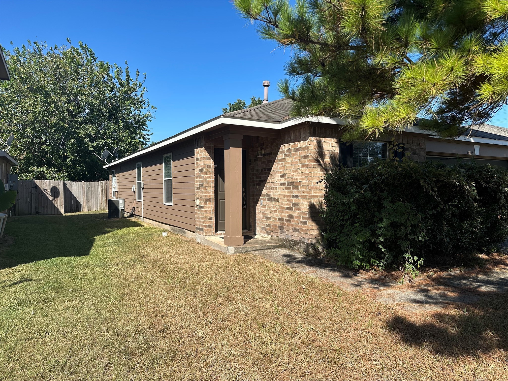 16939 Suffolk Bridge Lane Property Photo 1