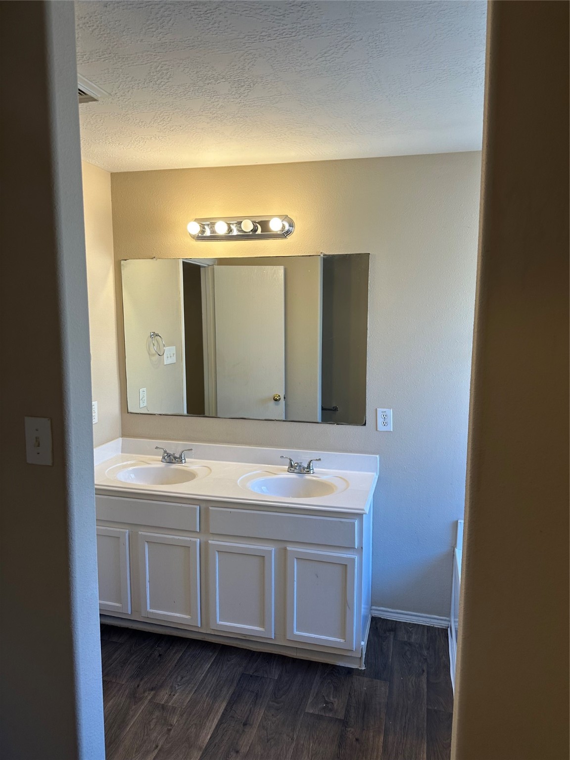 16939 Suffolk Bridge Lane Property Photo 14