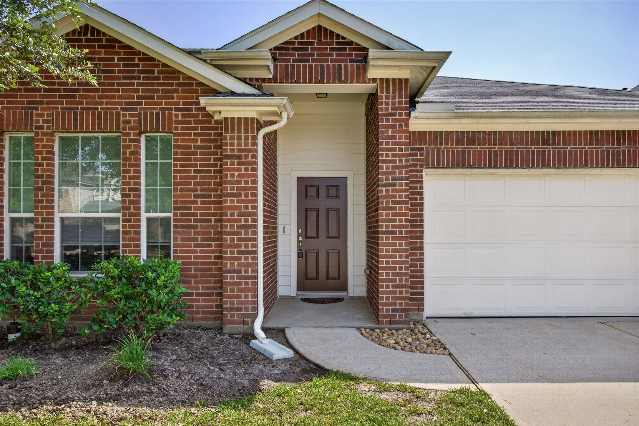 24715 Hikers Bend Drive Property Photo 4