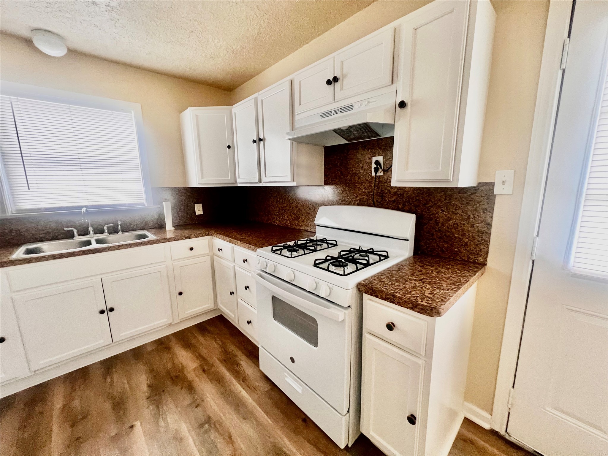 631 Roper Street Property Photo 9