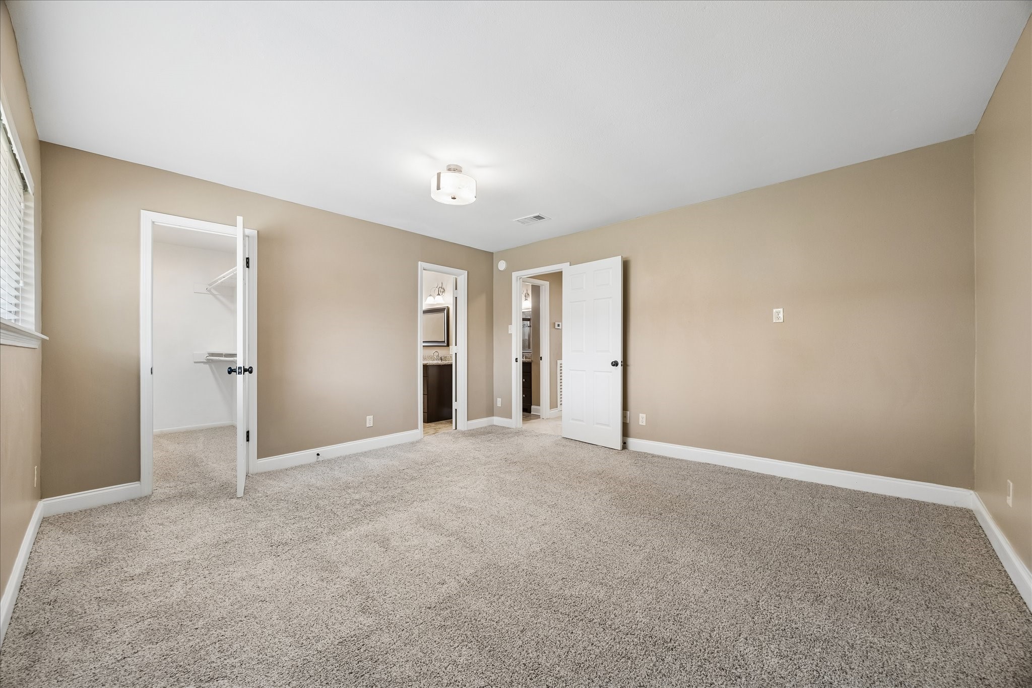 12322 Nova Court Property Photo 4