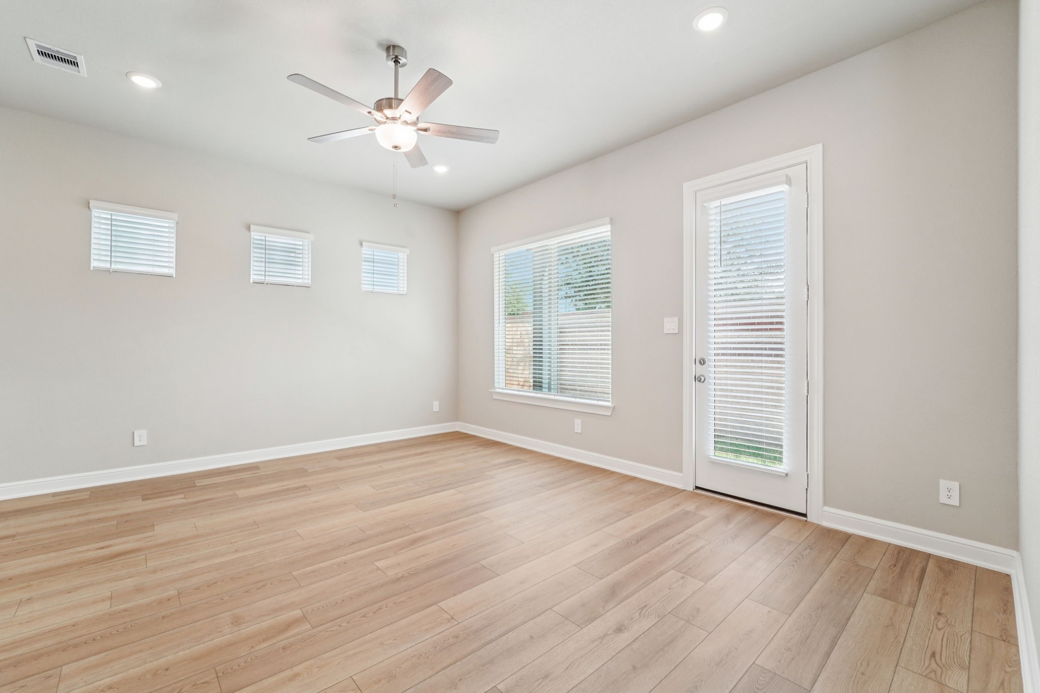 7430 Crown Maples Drive Property Photo 4
