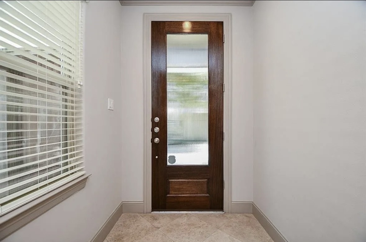2908 Leeland Street Property Photo 3