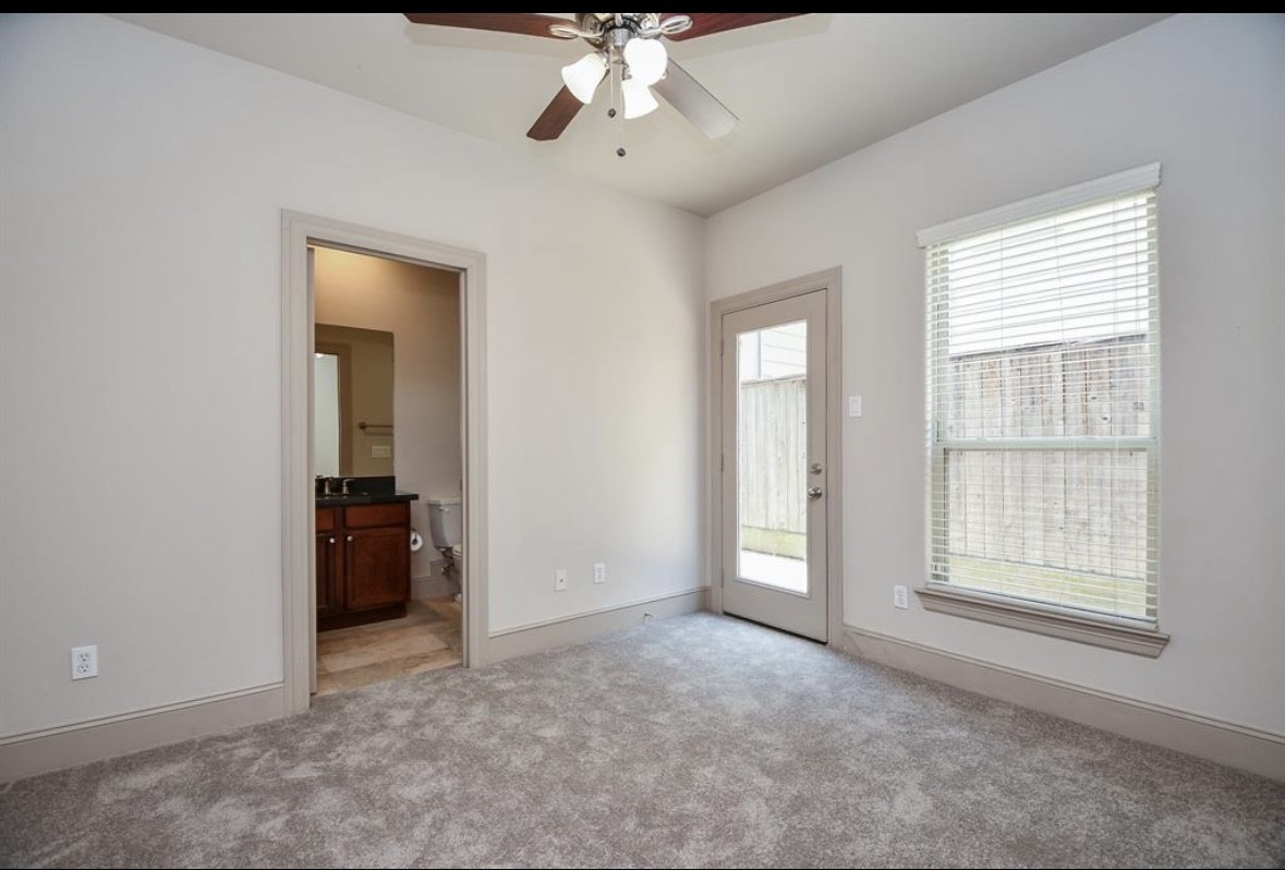 2908 Leeland Street Property Photo 4