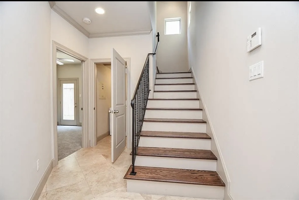 2908 Leeland Street Property Photo 6