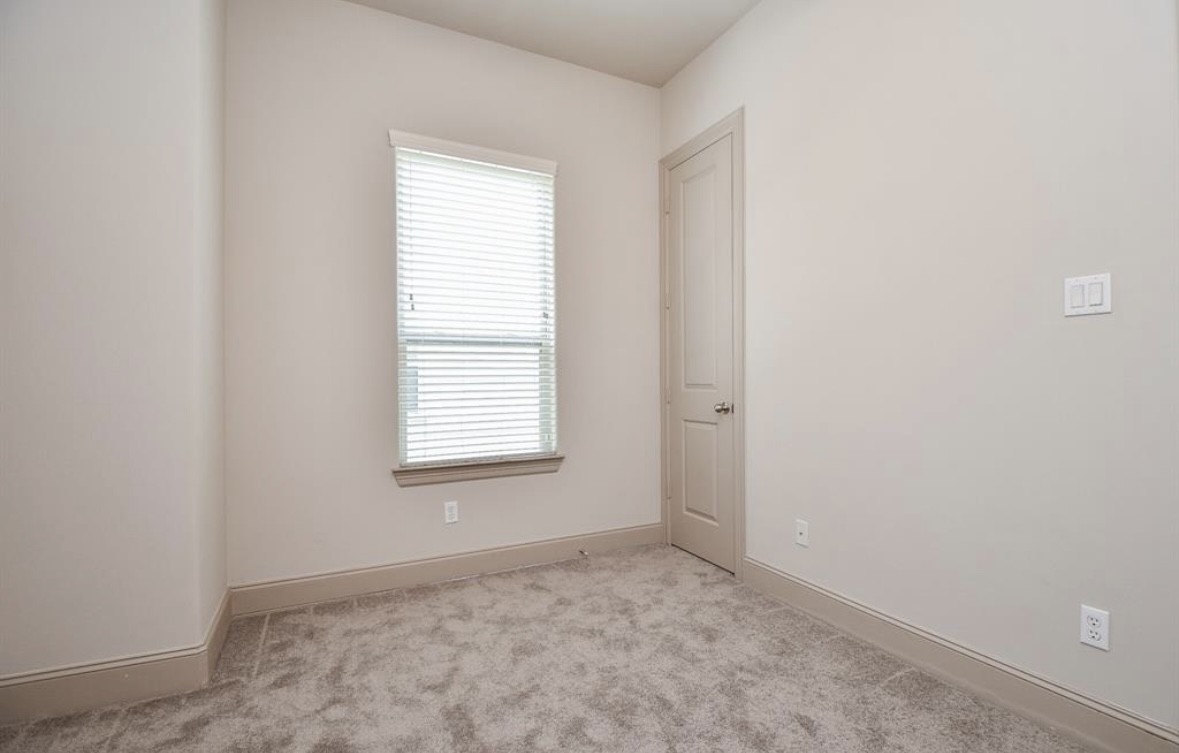 2908 Leeland Street Property Photo 15