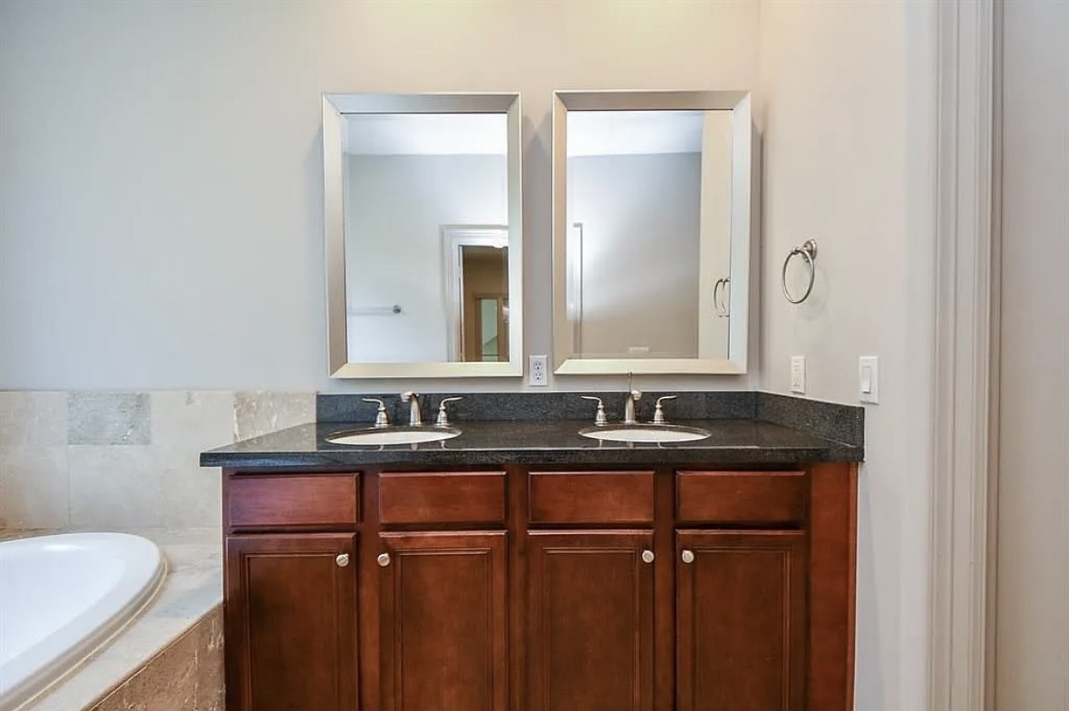 2908 Leeland Street Property Photo 21