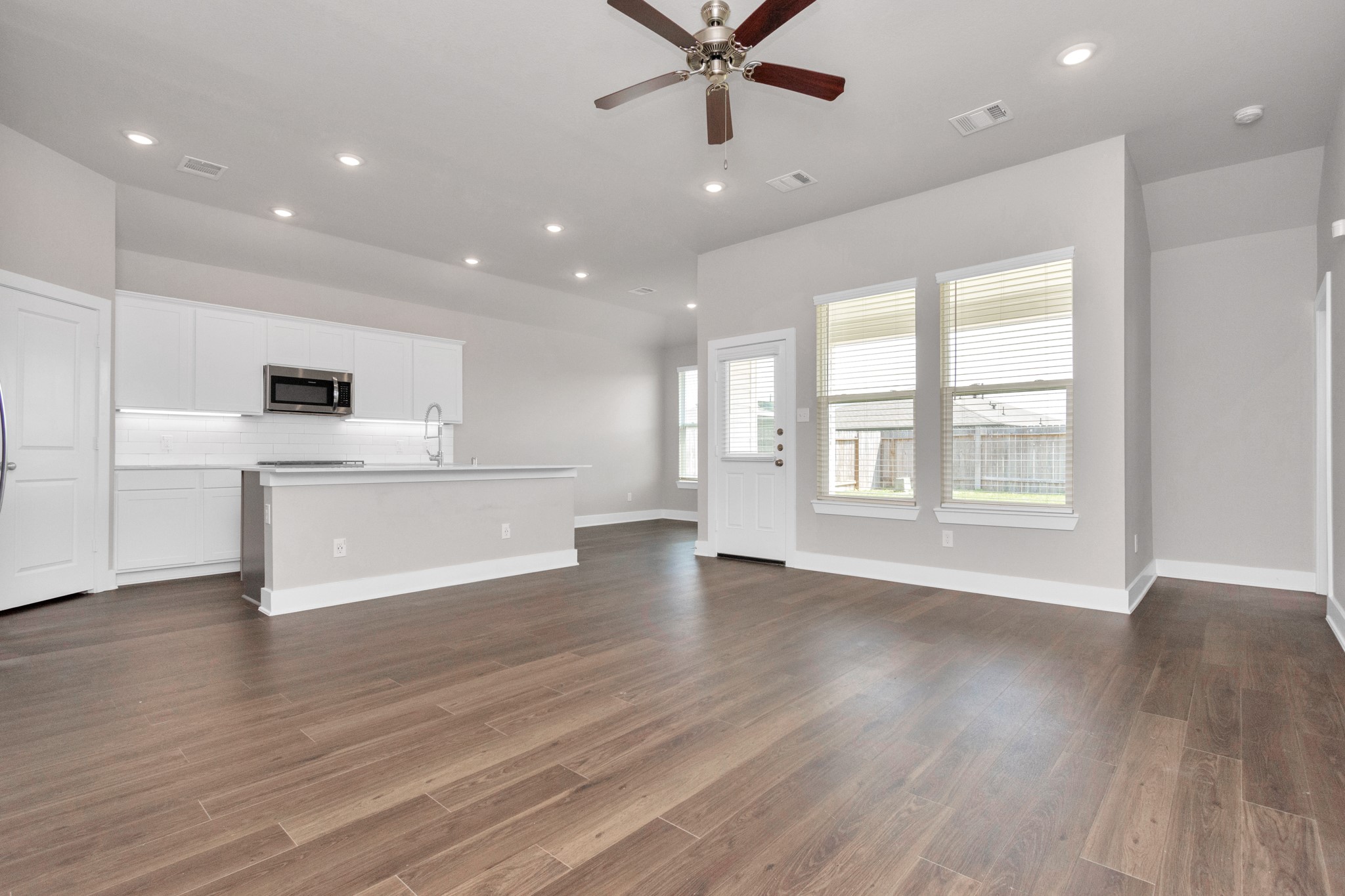 10515 Moon Valley Lane Property Photo 4