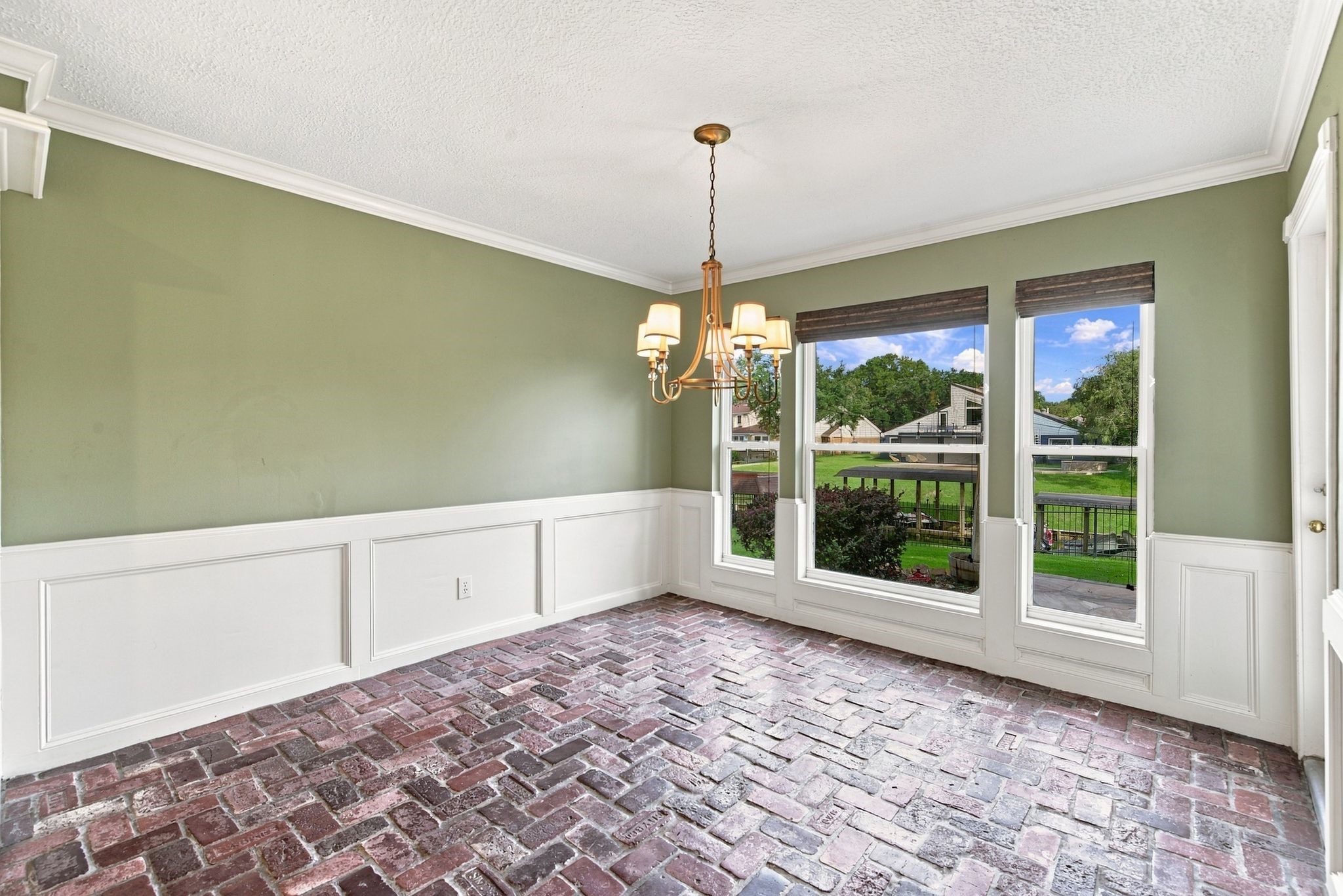 8214 Magnolia Glen Drive Property Photo 14