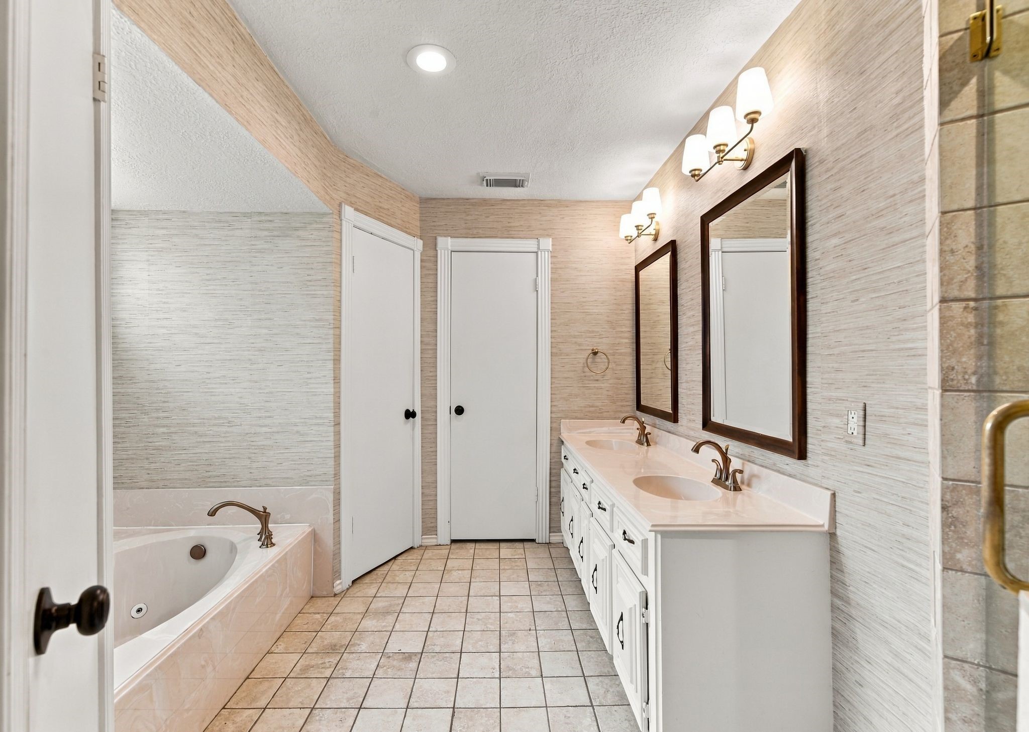 8214 Magnolia Glen Drive Property Photo 22