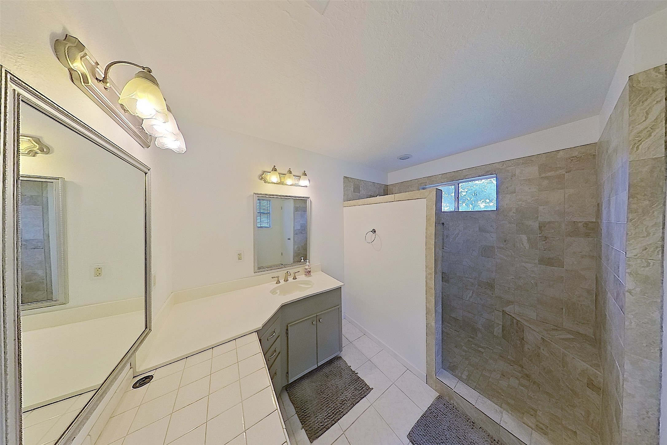 24338 Redbud Avenue Property Photo 8