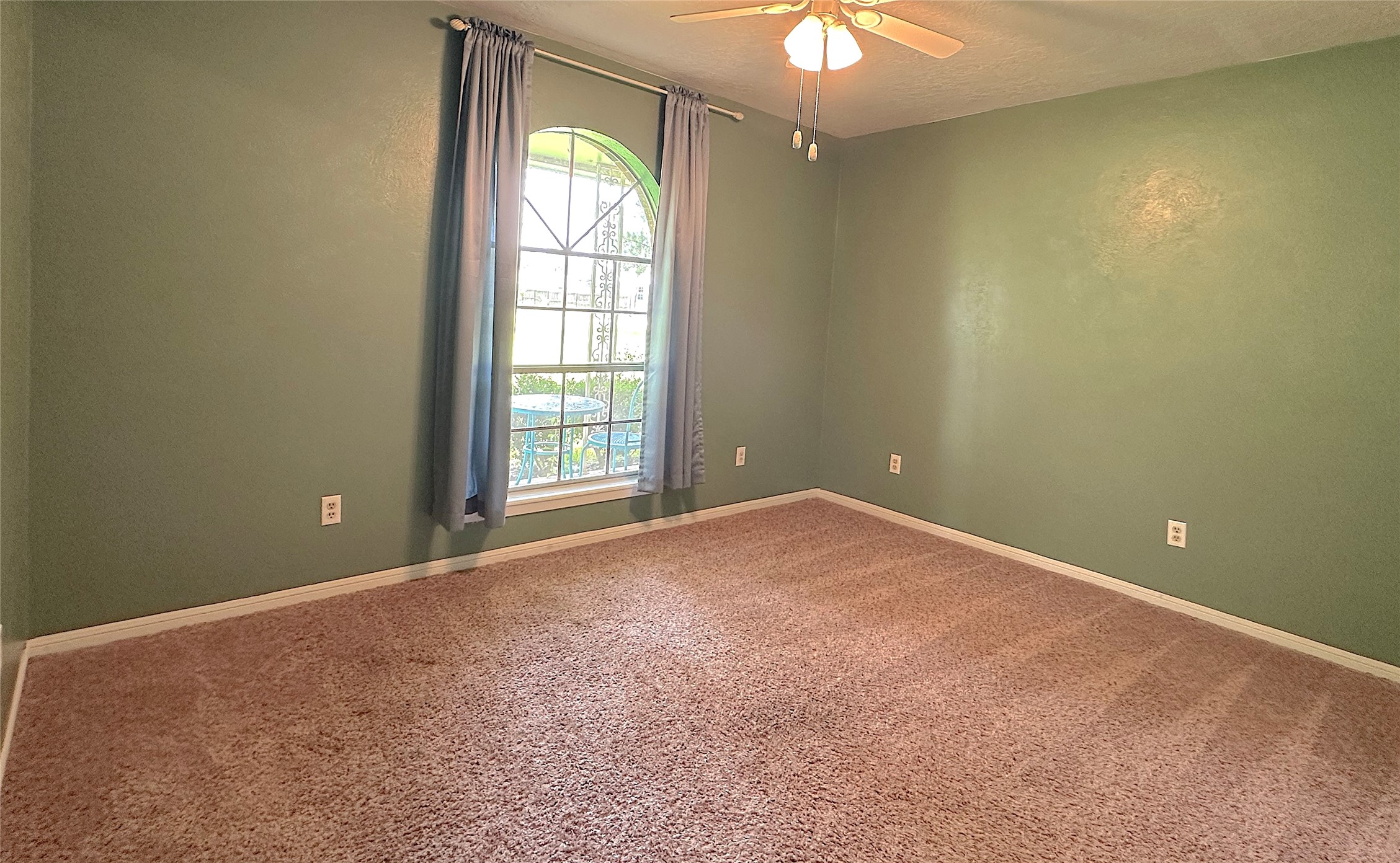 24338 Redbud Avenue Property Photo 12