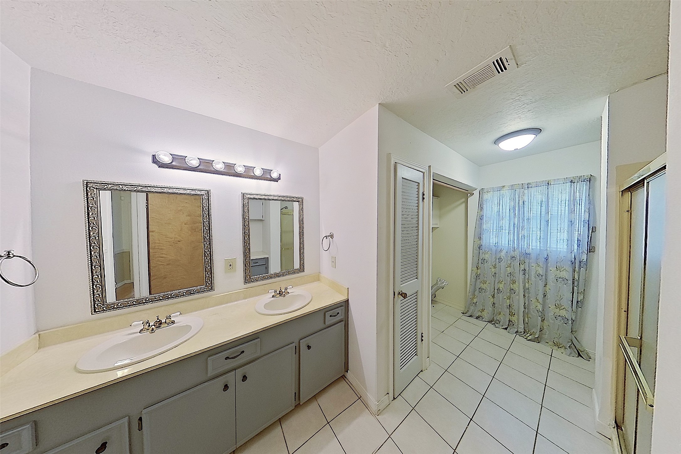 24338 Redbud Avenue Property Photo 15