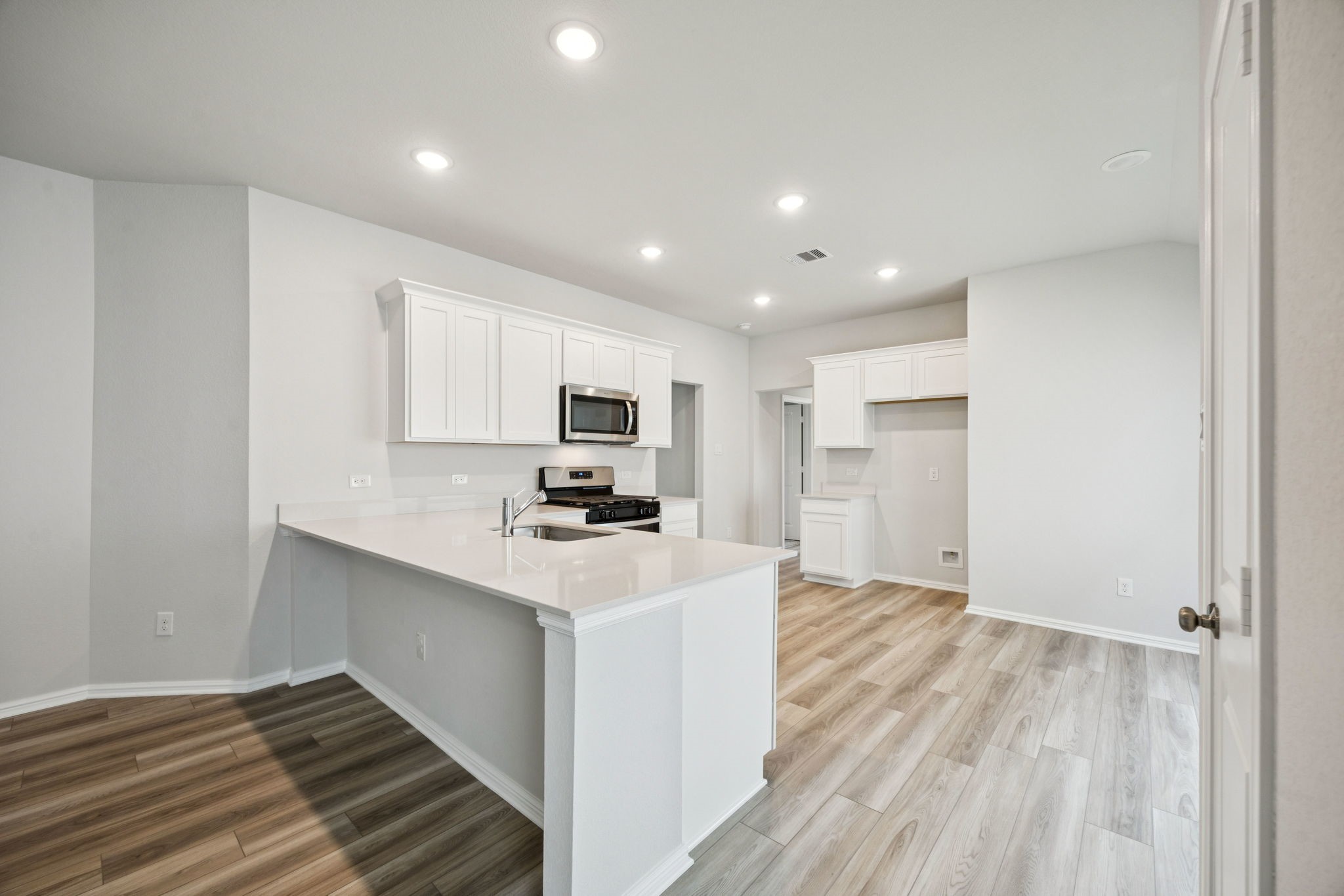 1122 Novelle Bend Drive Property Photo 3