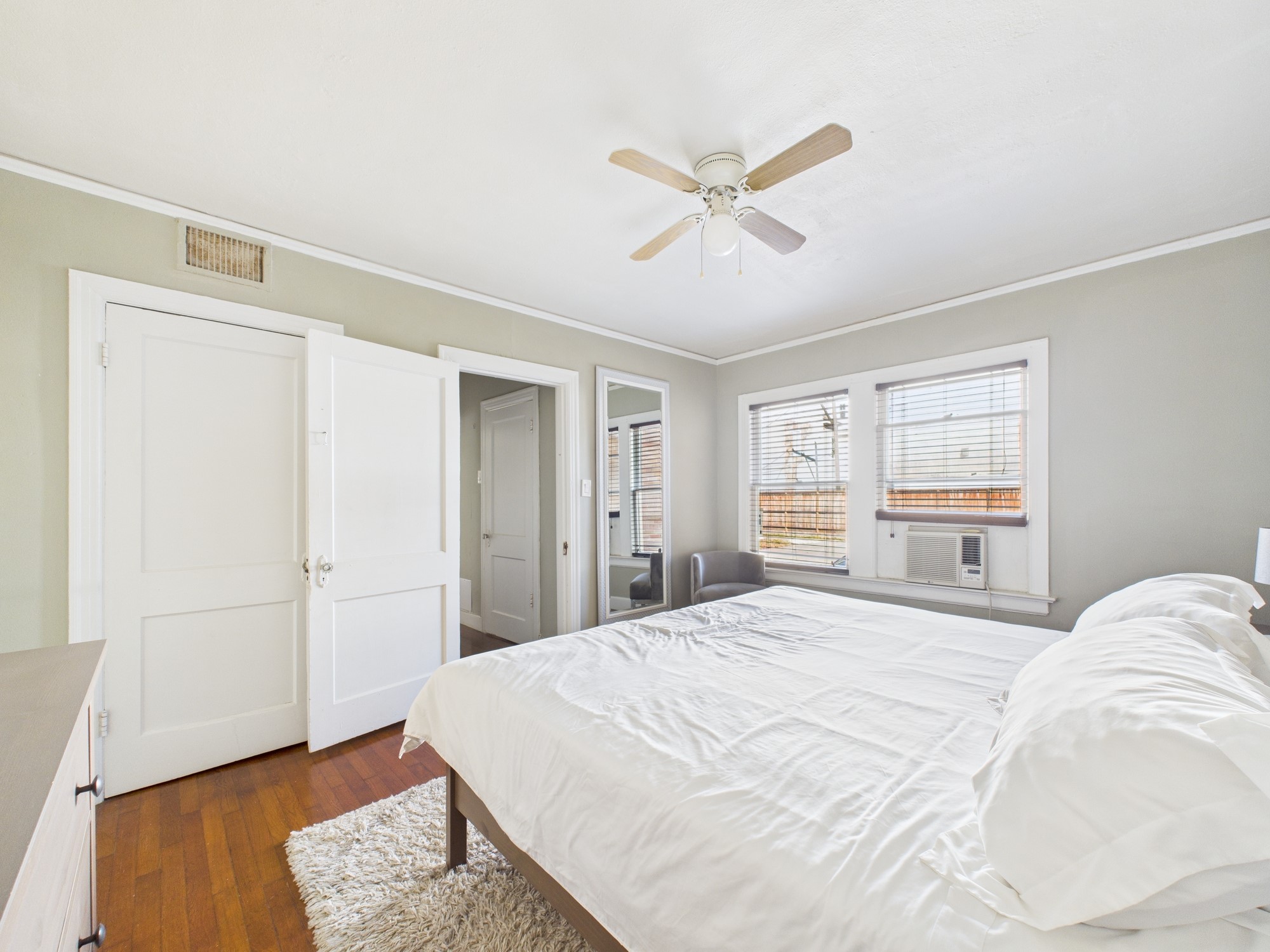 1920 Richmond Avenue 8 Property Photo 11