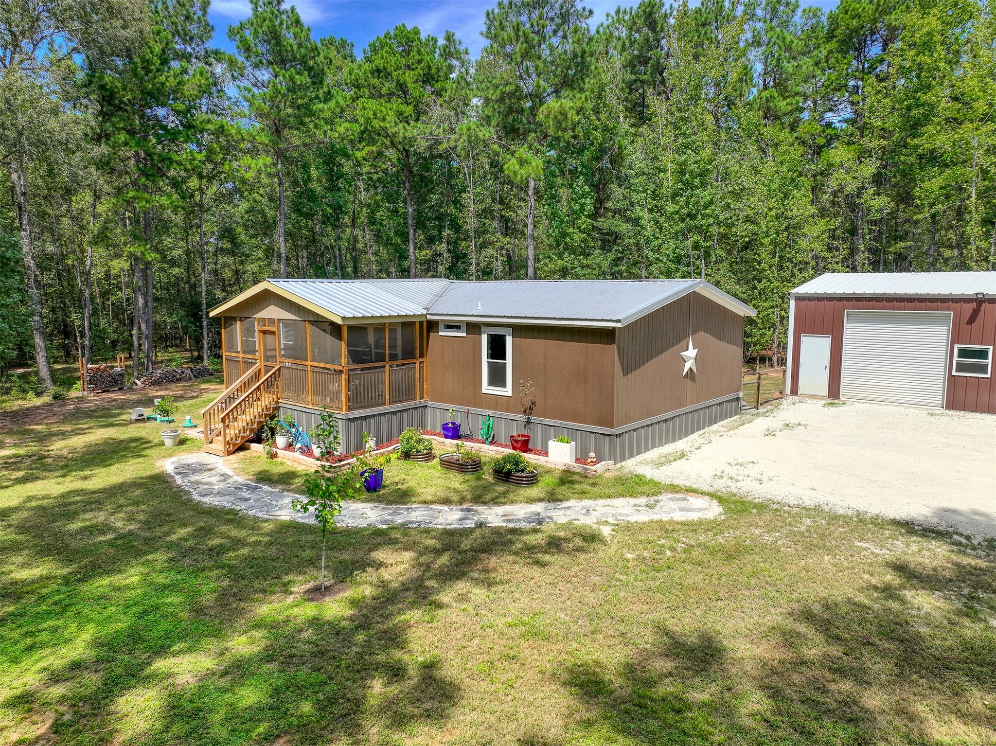525 County Road 1170 Property Photo 1